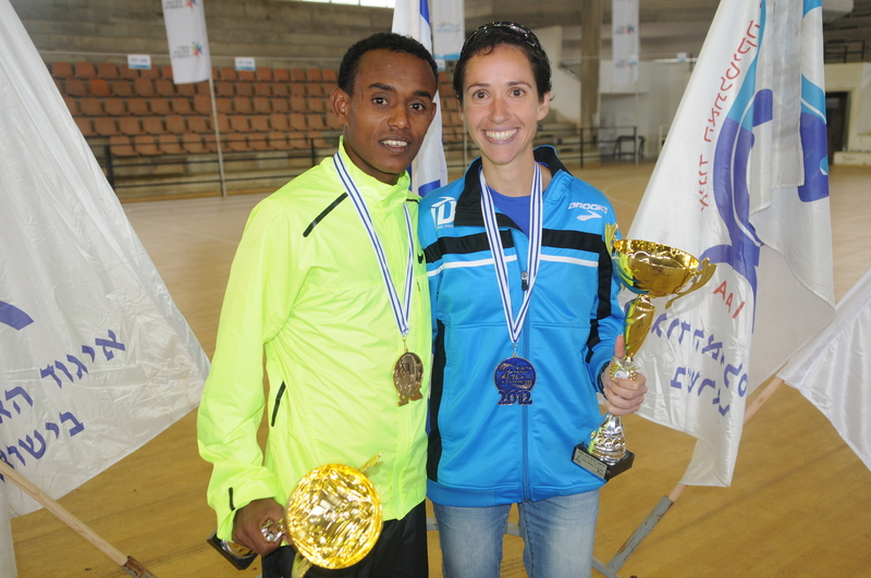 טסמה מוגס וריקי סלם אלופי ישראל בחצי מרתון