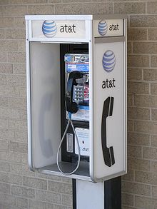 טלפון ציבורי של AT&T (מקור: ויקיפדיה)