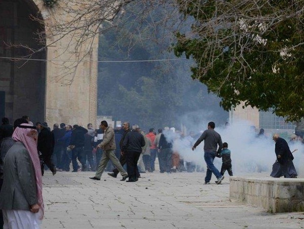 מאות פלסטינים התעמתו עם צה"ל והמשטרה