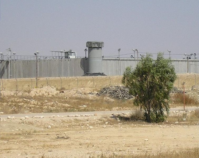 מותו של אסיר פלסטיני עורר מהומות בבתי הכלא הביטחוניים