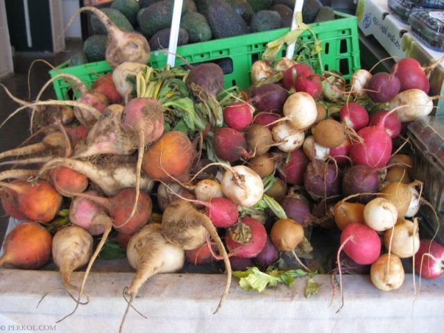 ירקות בשוק האיכרים (צילמה: שרית פרקול)