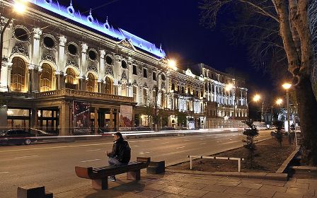 התיאטרון העירוני בטיבליסי (מקור: ויקיפדיה)