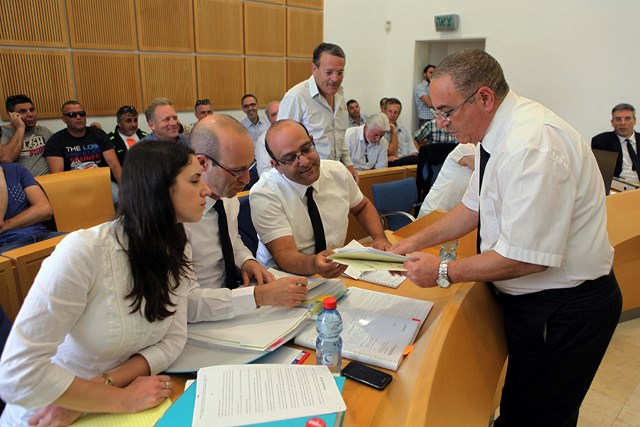 עורכי הדין של ועד העובדים בדיון בביהמ"ש נגד מכירת כי"ל (צילם: אלברטו דנקברג)