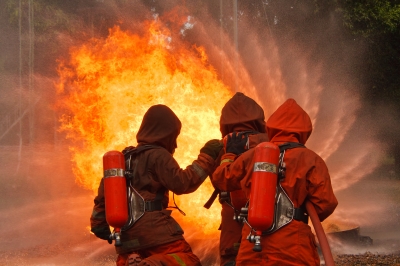 שריפה במפעל (באדיבות: nokhoog_buchachon, http://www.freedigitalphotos.net)