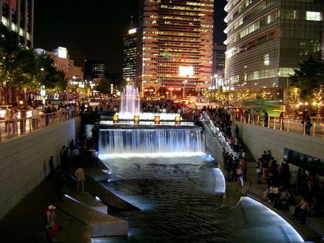 סיאול, דרום קוריאה, בשעת לילה (ויקימדיה)