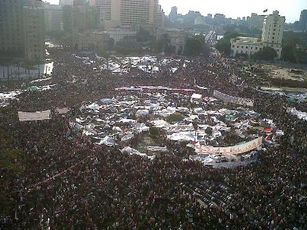 מאות אלפי מפגינים בכיכר תחריר (ויקימדיה)