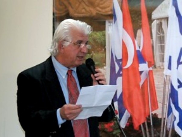 מומו עוז סיני, יו"ר התאחדות יוצאי טורקיה בישראל לשעבר (צילום משפחתי)