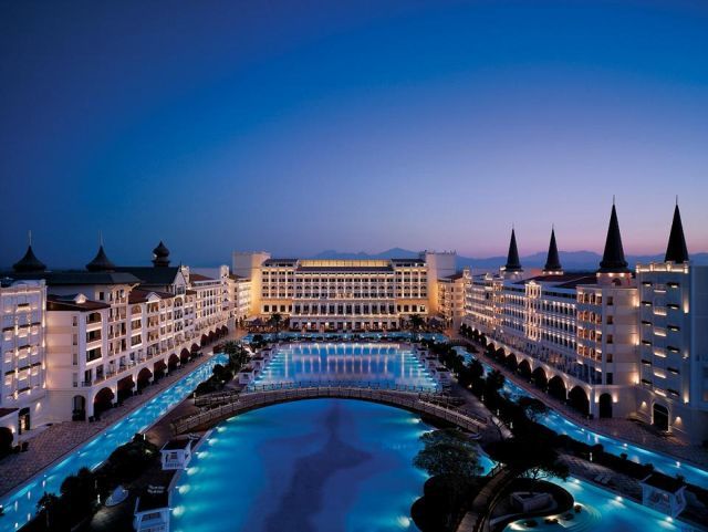 גם המלון היפה ביותר באנטליה, מארדן פאלאס, לא שיכנע את ועדי העובדים לחזור לטורקיה הקיץ