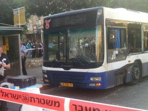 האוטובוס בו התגלה המטען (צילום: משטרת ישראל)