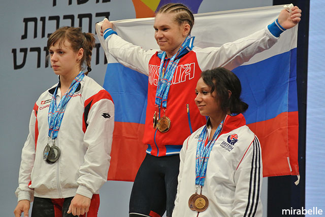 על הפודיום: מימין לשמאל: זואי סמייט הבריטית, הרוסיה אלנה שאדרינה ולורדנה טומה הרומניה. צילום: מירה-בל גזית