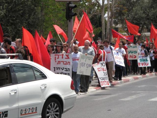 הפגנת אחד במאי ברחוב קינג ג'ורג' בתל אביב בשנת 2009 (ויקימדיה)