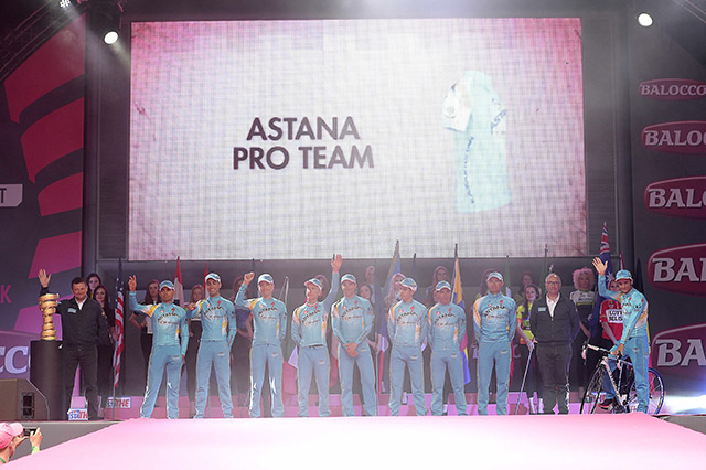 Astana Pro Team (קזחסטן). צילום: Fabio Ferrari - LaPresse