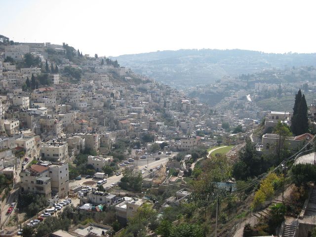 תצפית על שכונת סילוואן ועיר דוד בירושלים המזרחית מאזור שער האשפות