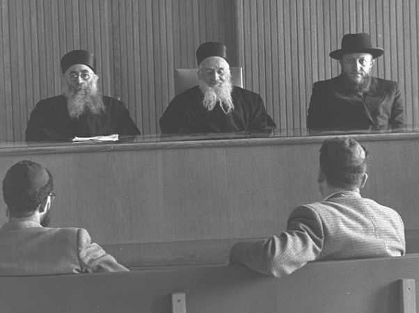 בית הדין הרבני הגדול בשנת 1959. החוק החדש יפריד בין מוסד הרבנות לבין מערכת בתי הדין. (צילום: ויקיפדיה)