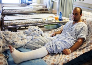 2012 - אבו טאעה, הוכה בגלל שהוא ערבי (צילום מסך - ארכיון - ערוץ 2)