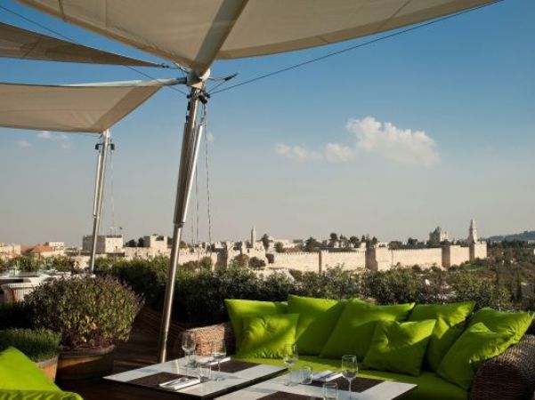 מסעדת הגג של מלון ממילא בירושלים,. גם בירושלים, שלא היתה בקו האש, חלה ירידה של 22% בלינות התיירים