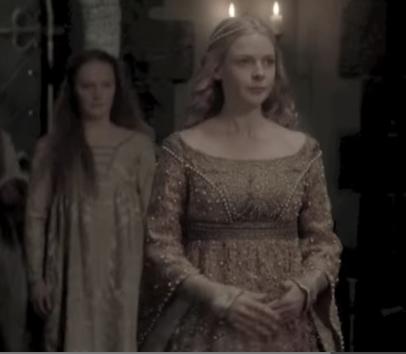 השחקנית השוודית רבקה פרגוסון מגלמת את אליזבת וודוויל במיני סדרה של ה- BBC "המלכה הלבנה" (2013)