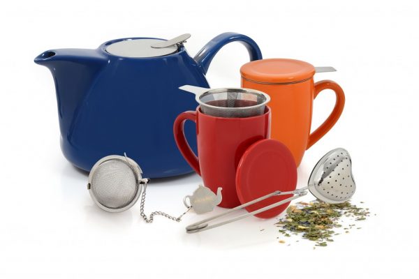 סדרת Tea for Two לחורף הכוללת קומקומים, ספלים ומסננות לתה. מחירים 19-199 שח. להשיג ברשת Arcosteel Kitchen. צילום אפרת אשל