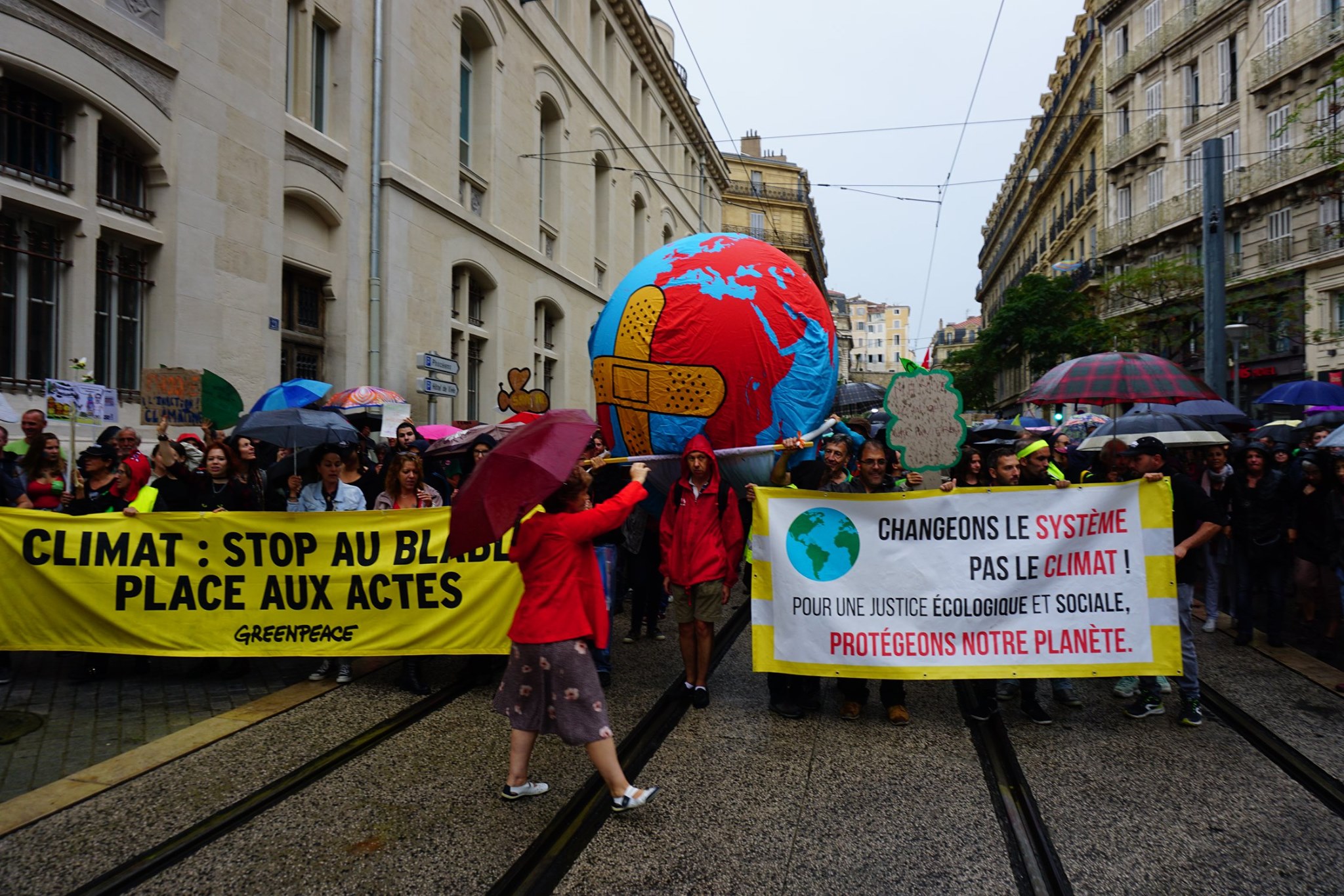 יום ששי למען העתיד: מיליוני בני נוער הפגינו ברחבי העולם למניעת משבר האקלים