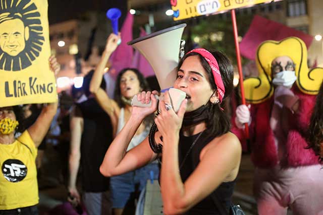 המפגינים בכיכר הבימה (צילום:דן בר-דוב)