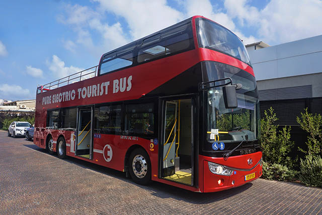 חברת EV מוטורס מציעה החל מאוטובוס וכלה ברכבים פרטיים על טהרת החשמל (צילום דן בר דוב)