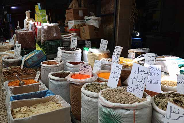 בשוק עכו (צילום דן בר דוב)
