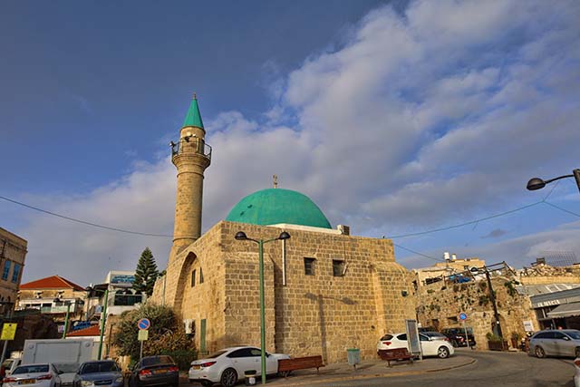 מסגד סמוך לנמל(צילום דן בר דוב)