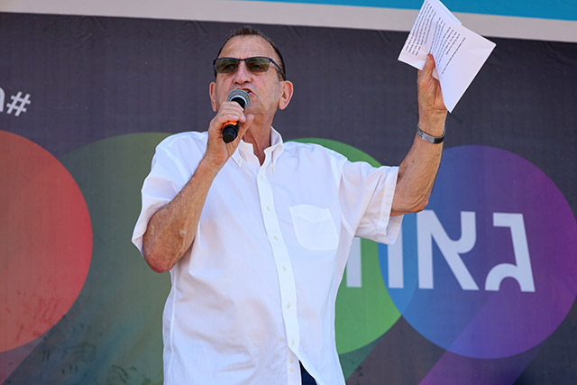 ראש העיר רון חולדאי מזניק את מצעד הגאווה (צילום דן בר דוב)
