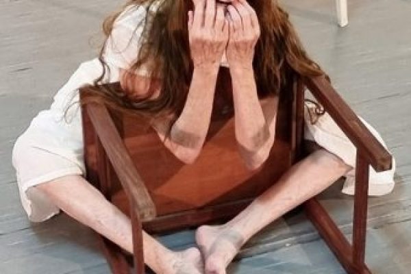 "בחדרי" "ואולי": רנה שינפלד בשתי בכורות בתיאטרון מחול ענבל
