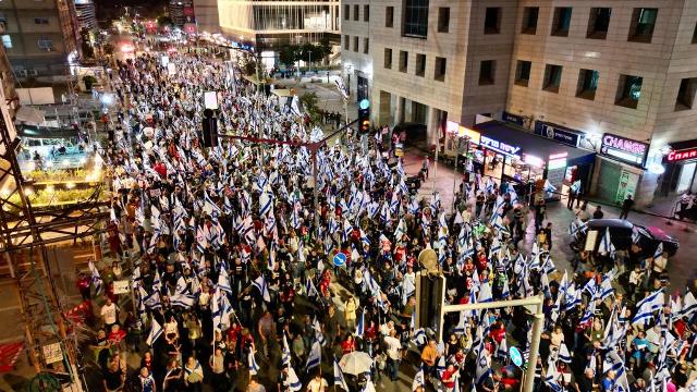 אלפים הפגינו במחאה כנגד העברת הכספים הקואליציונית