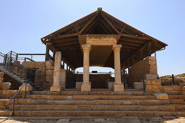 בית הכנסת העתיק בסוסיא (צילום דן בר דוב)