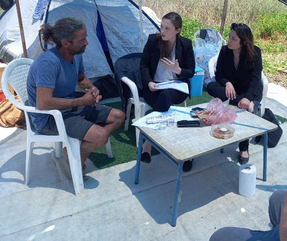 אחרי 13 שנה באוהל בחוף פלמחים – אושרה יציאת אזרח פורטוגלי מישראל