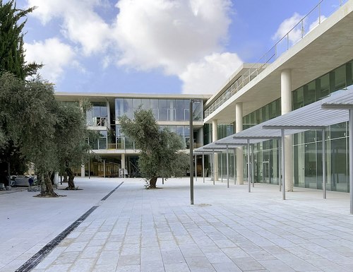 Bezalel-s-Academy_of_Arts_and_Design_Jerusalem- wiki