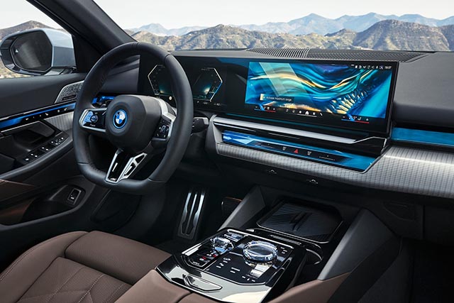 BMW CONNECT DRIVE קישוריות מושלמת לרכב (צילום באדיבות היצרן)