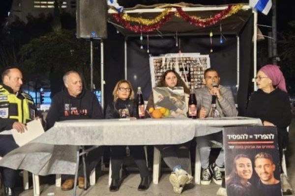 משפחות החטופים: ״אנחנו עדיין בשמחת תורה״