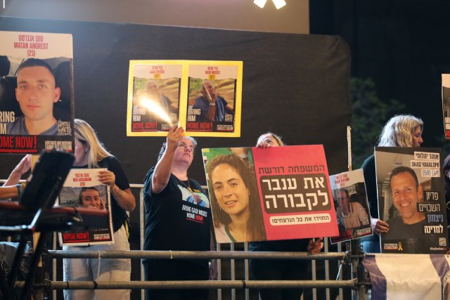 משפחות החללים החטופים :הביאו את יקירנו לקבורה ראויה בישראל!